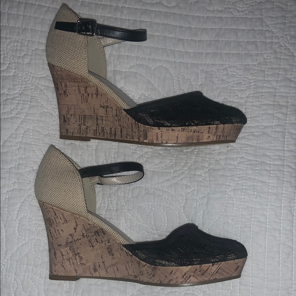 NWOT Apt. 9 Black and Tan Wedge Sandals with Cork Heel